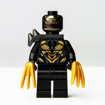 LEGO MINIFIFURE OUTRIDER GOLD CLAWS AND SPIKED COLLAR