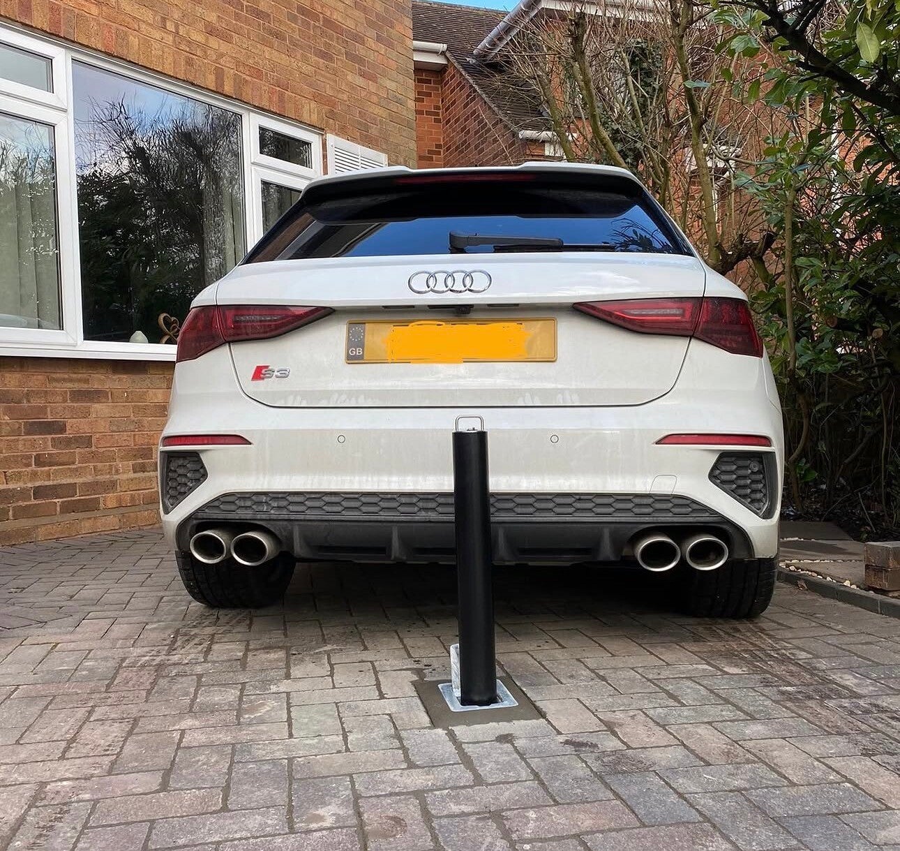 Drop down bollards 
