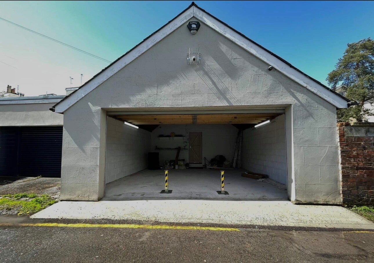 Telescopic bollards 