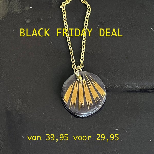 Zwart porselein met gouden decoratie