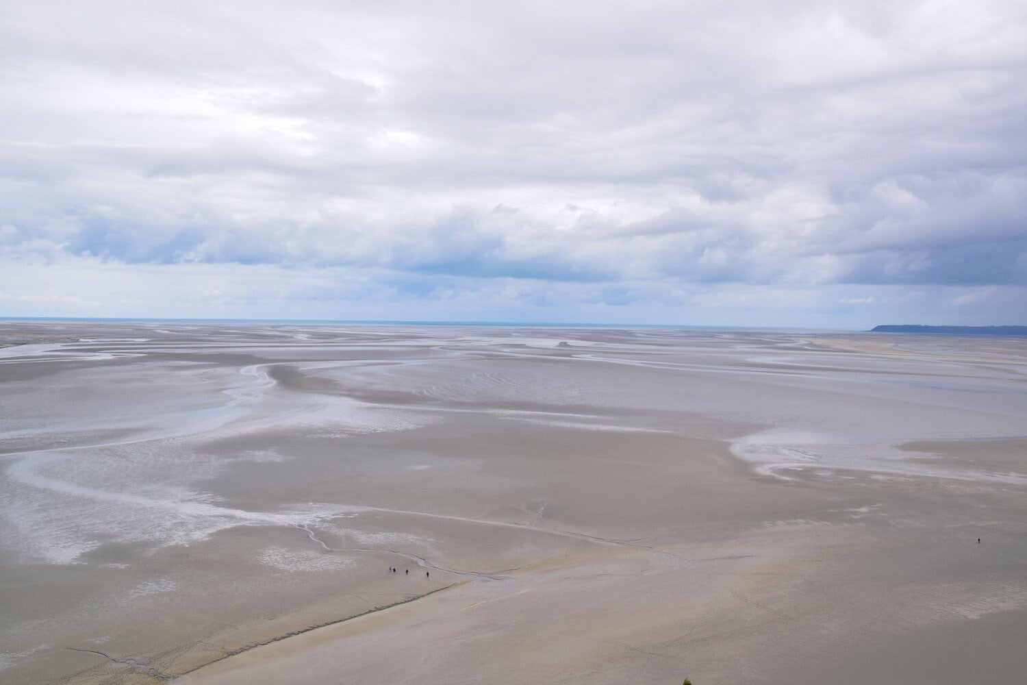 Lo spettacolo della bassa marea visto dal borgo di Le Mont-Saint-Michel