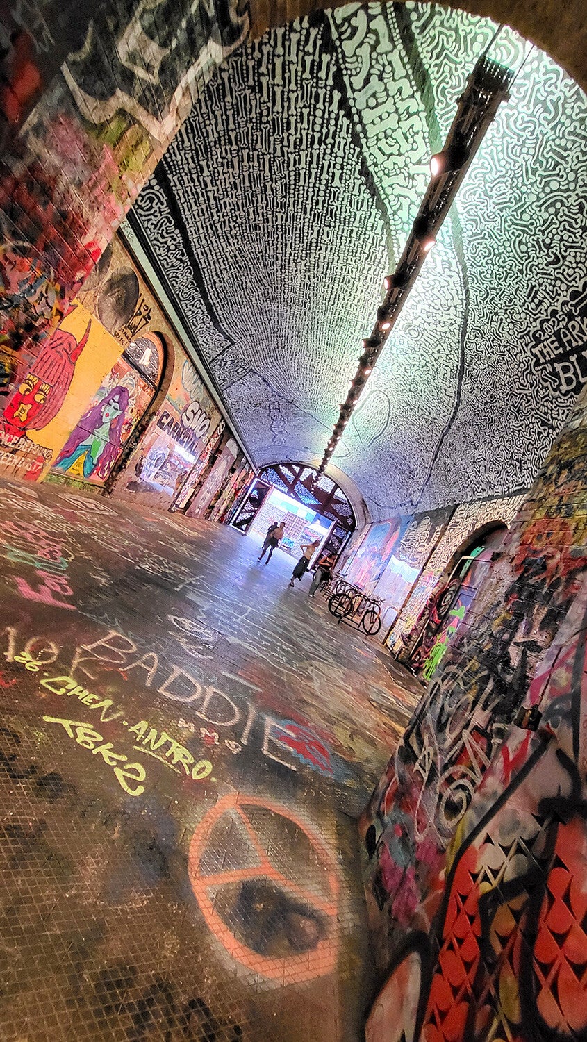 Una delle gallerie dei Leake Street Arches