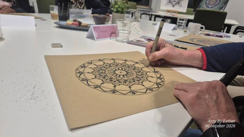 participants working during creative mandala workshop Zierikzee - hands drawing mandala