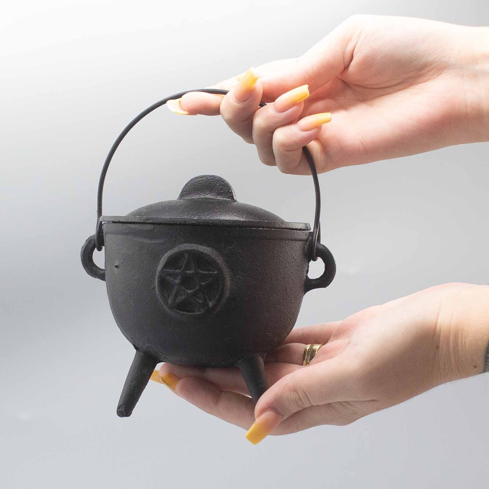 🔥✨ Caldero Mediano de Hierro Fundido con Pentagrama: El Poder del Elemento en tus Rituales ✨🔥