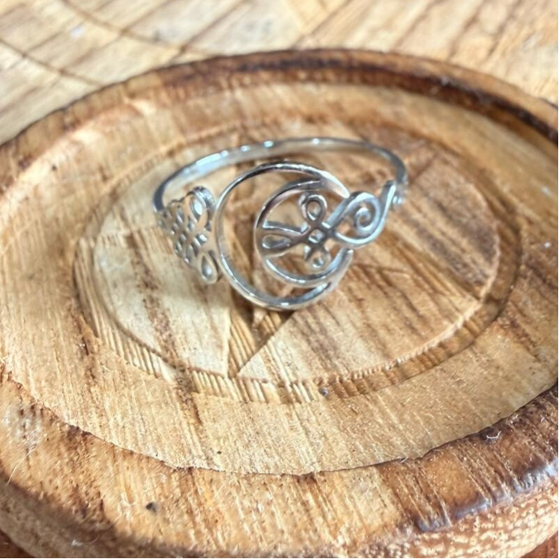 Anillo de Acero · Luna