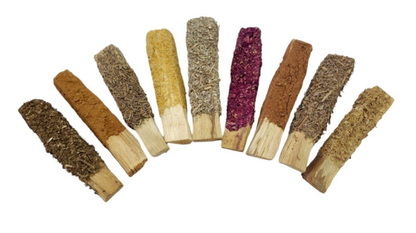 Sticks de Palo Santo con Hierbas – Conexión Natural y Energética