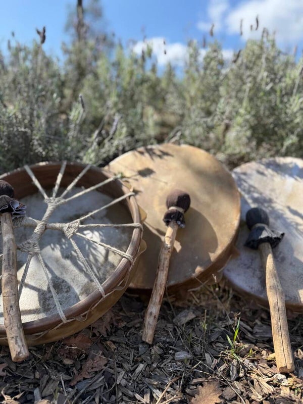 Tambor Chamánico – Hecho a Mano con Piel de Búfalo y Cuerda de Cáñamo