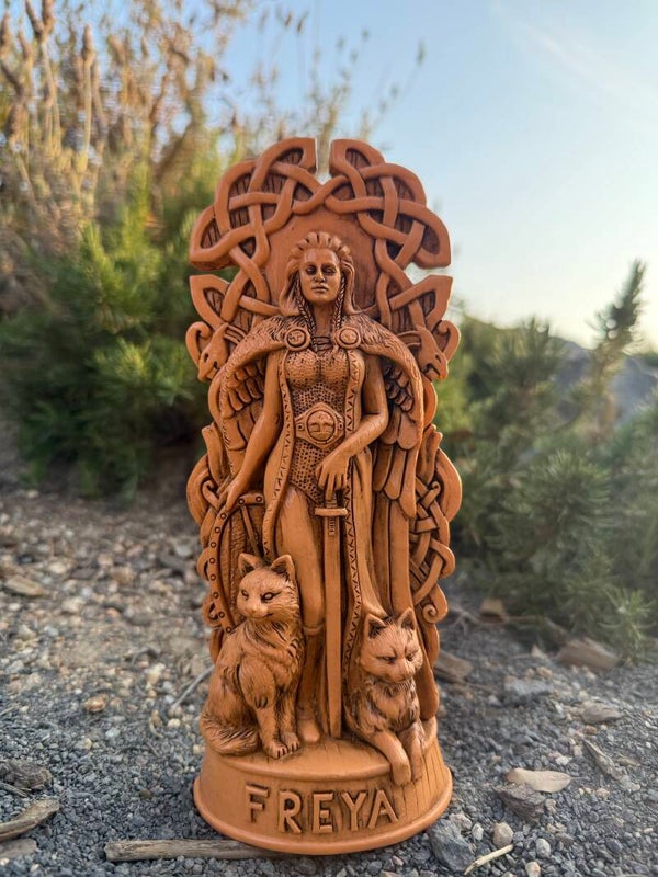 💛 Freya – Diosa del Amor, la Magia y la Soberanía Femenina