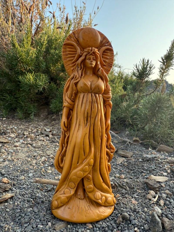 🌙 Selene – Diosa Lunar, Guardiana de los Ritmos del Alma