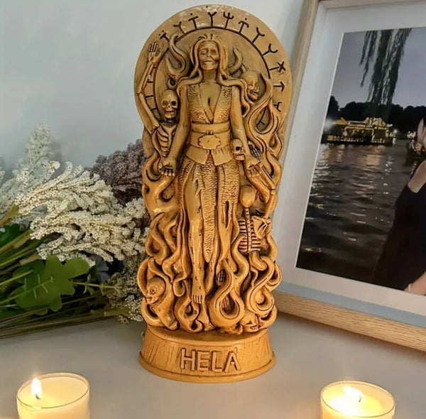 Estatua de Hela – Diosa Nórdica del Inframundo 🖤