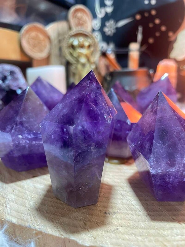 Puntas de Amatista: Protección, Claridad y Conexión Espiritual 🌙💜