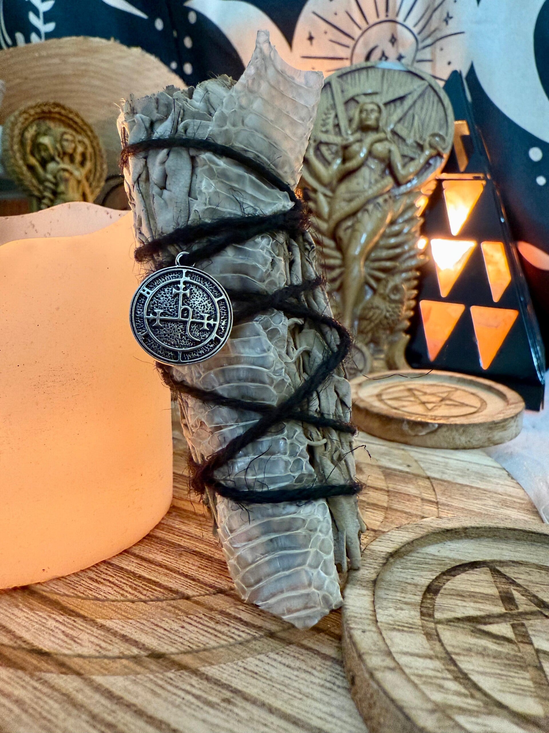 Atado de Salvia Blanca con Piel de Serpiente y Sigilo de Lilith 🔥🐍🔮