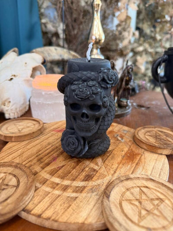 Vela Artesanal de Soja – Calavera con Serpiente