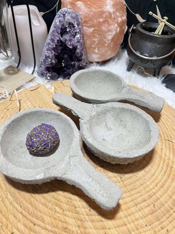 Cazuelita de Cemento Redonda Pequeña: Purificación con Elegancia