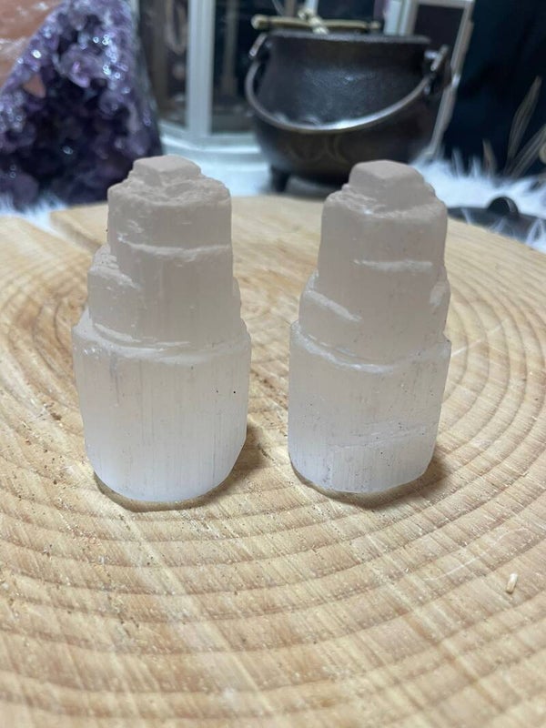 Monolito de Selenita: Pureza y Energía Celestial