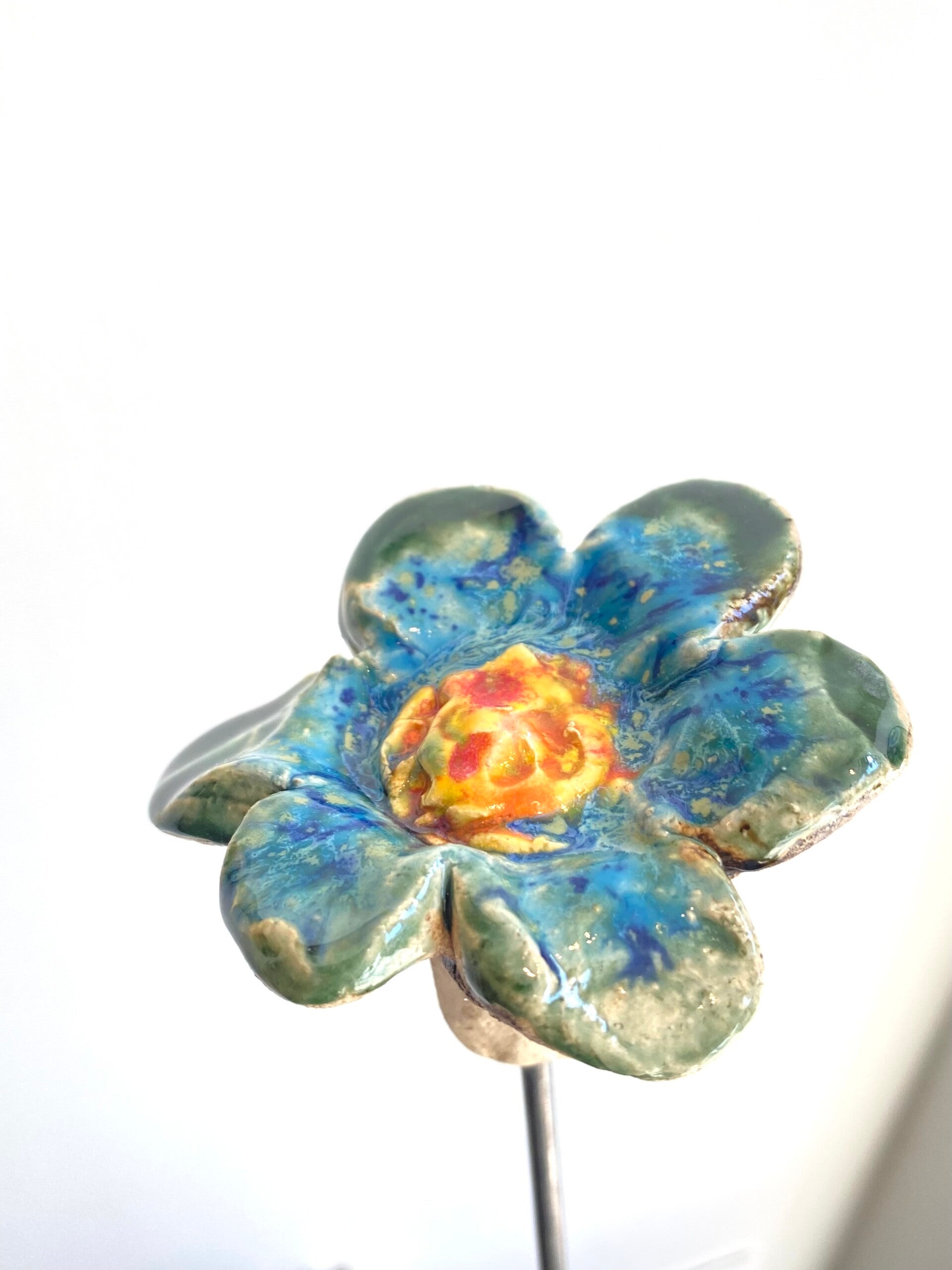 F 002