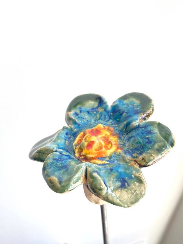 F 002
