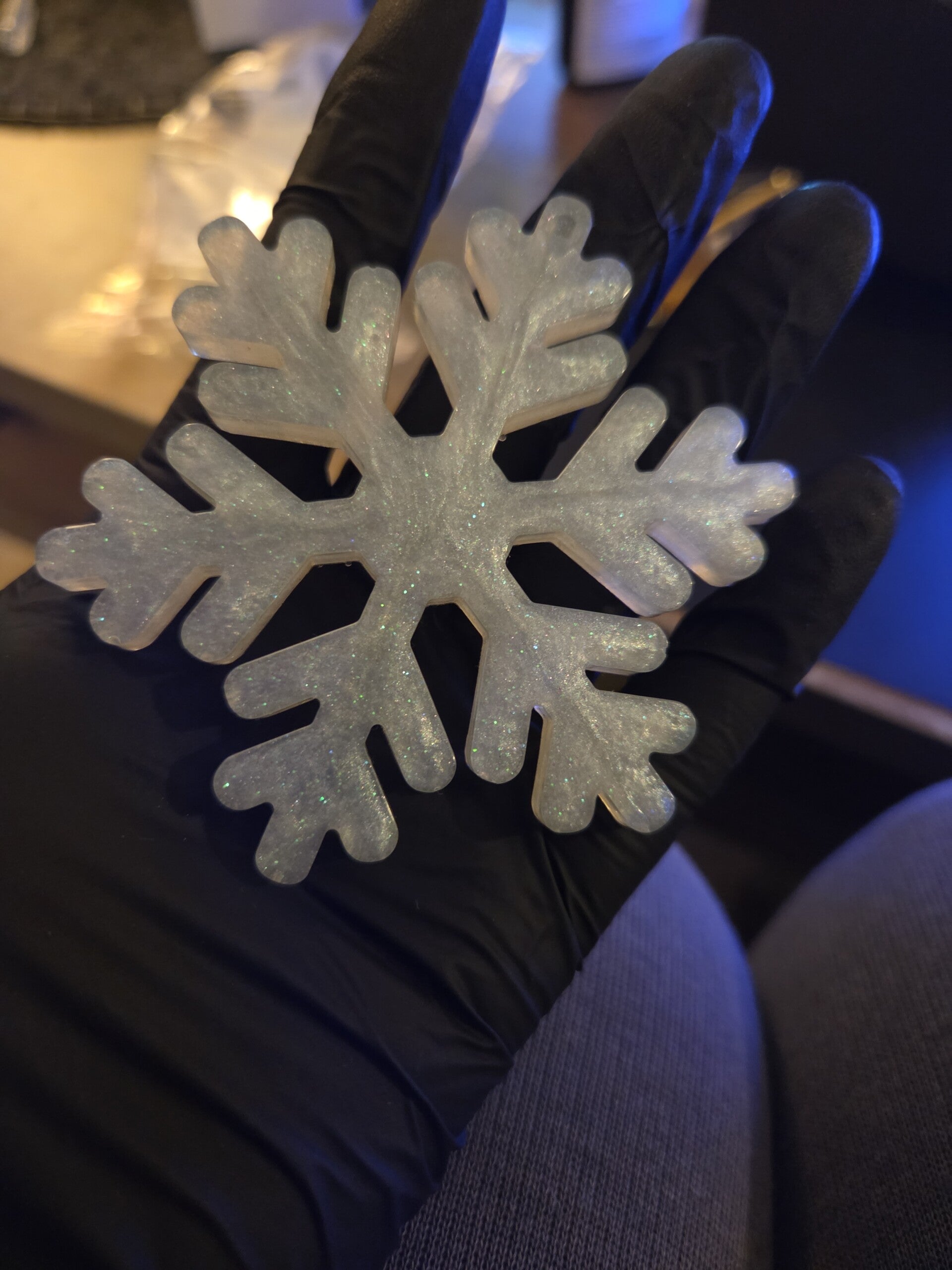 ❄️ Handgemachte Epoxidharz-Schneeflocken – Winterliche Deko & Geschenkidee