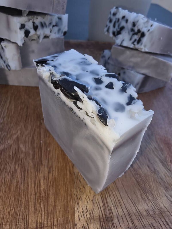 Jabón de Turmalina Negra y Cuarzo Blanco