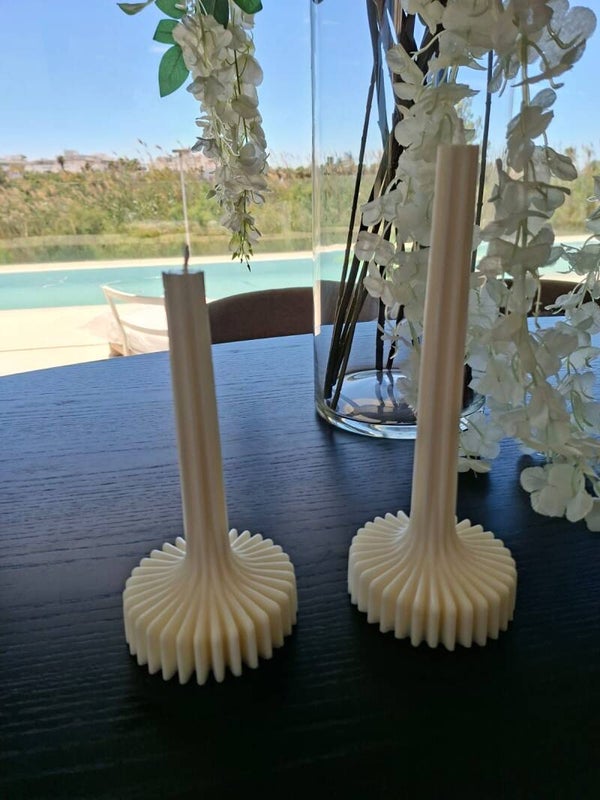 Juego de dos velas blancas