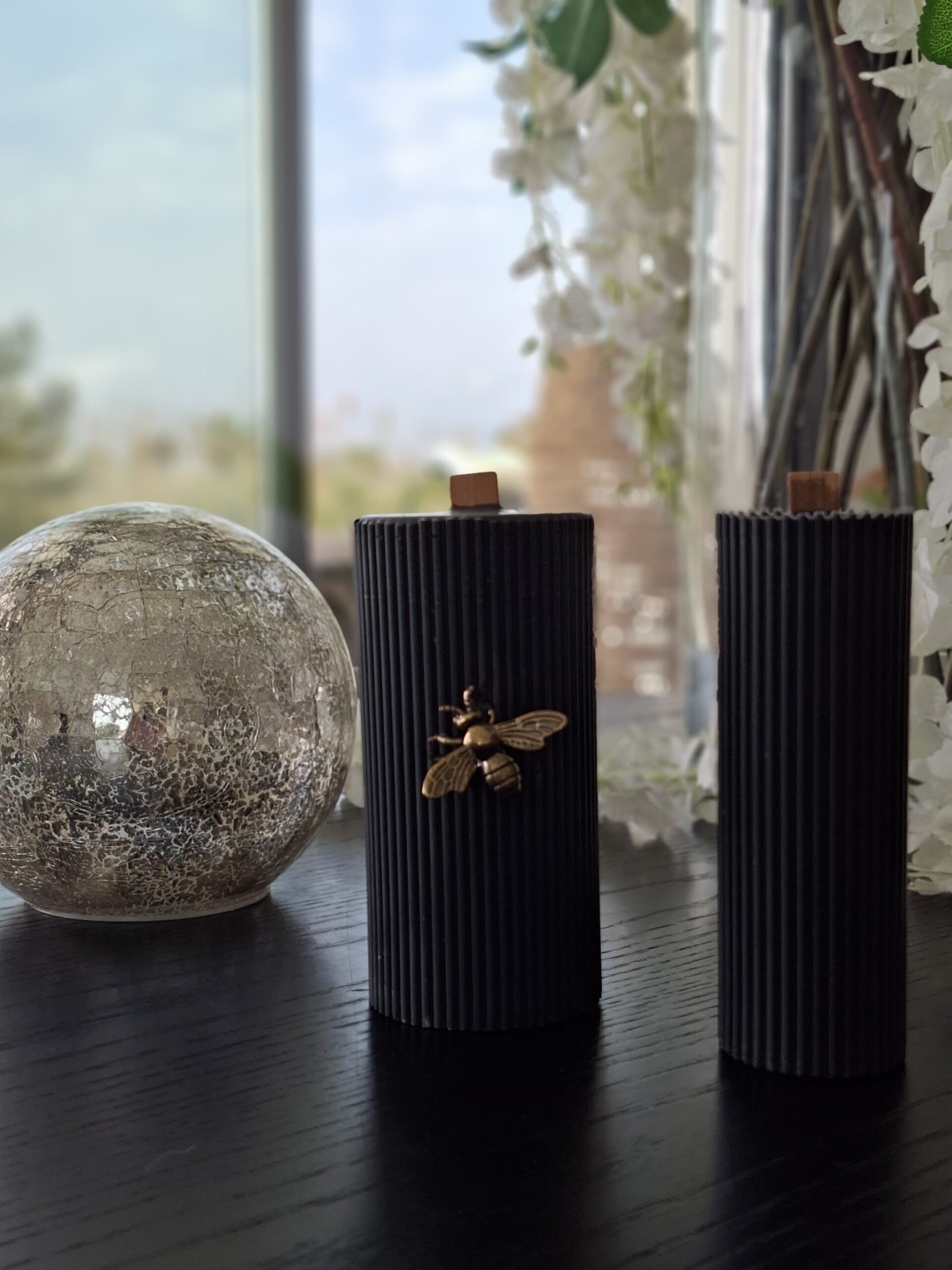 Vela negra alta rayas abeja