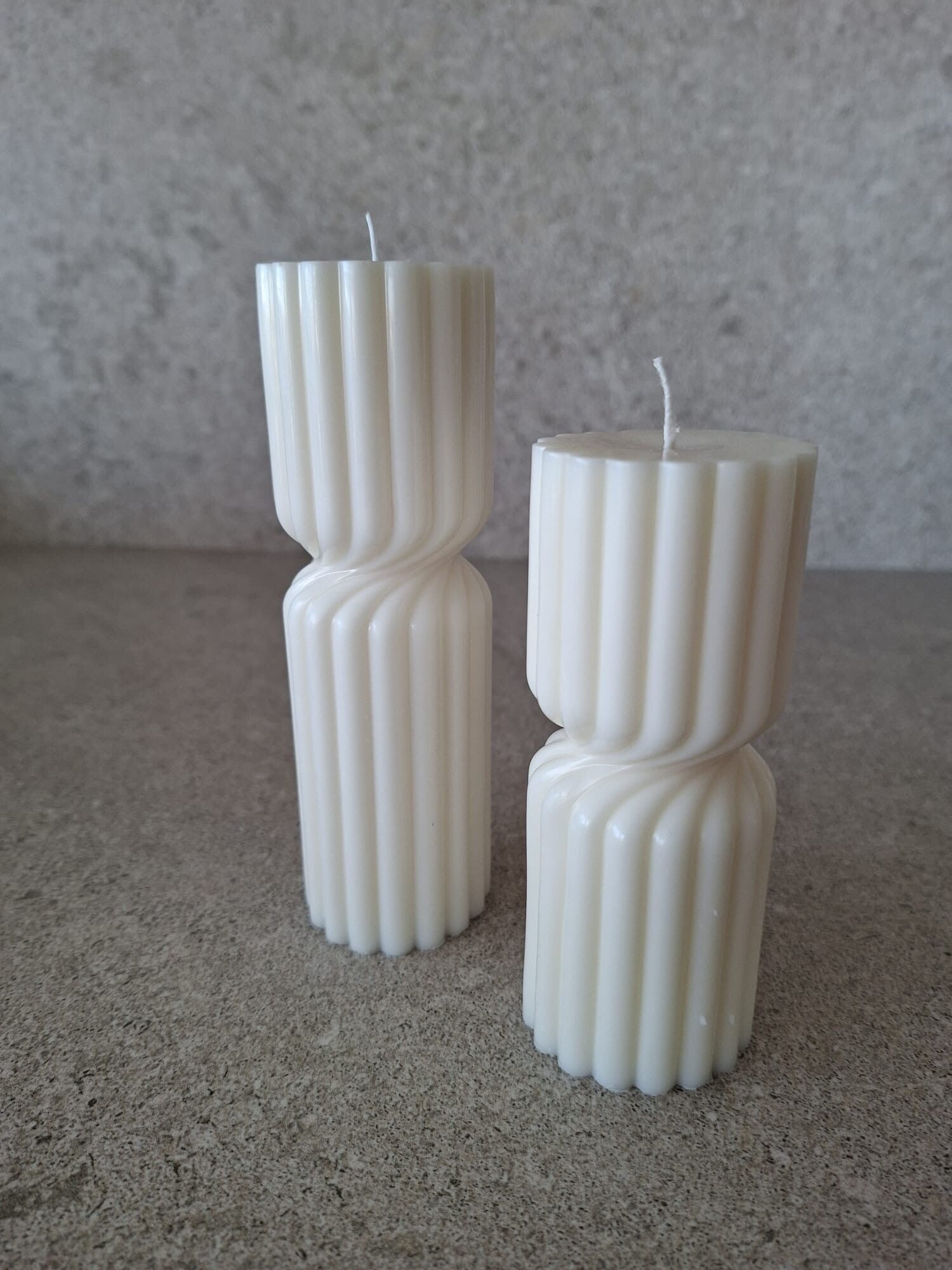 Juego de 2 velas blancas de diseño