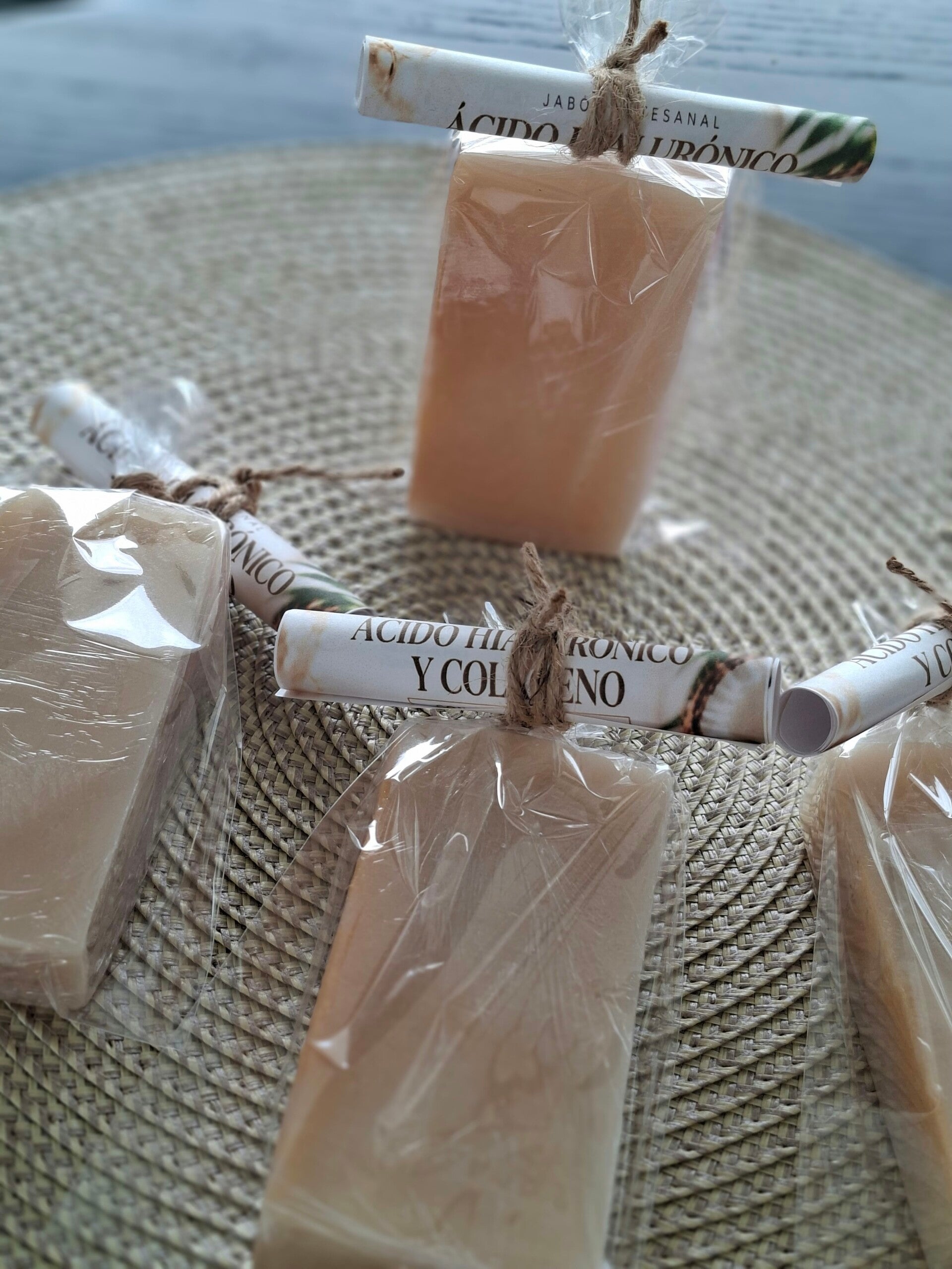 Jabón Artesanal de Ácido Hialurónico, Colágeno y Aceite de Coco