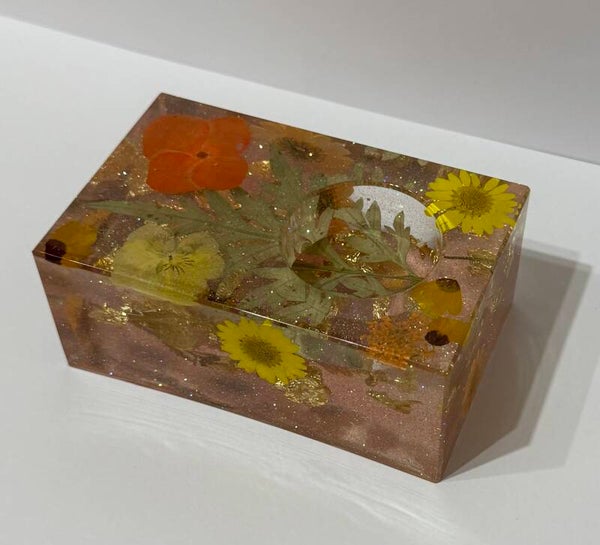 Rectangular resin tealight holder