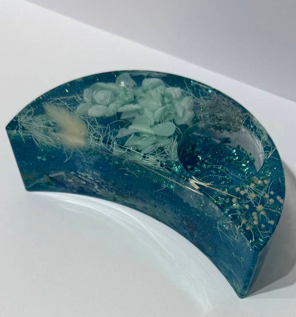 Half moon tealight holder