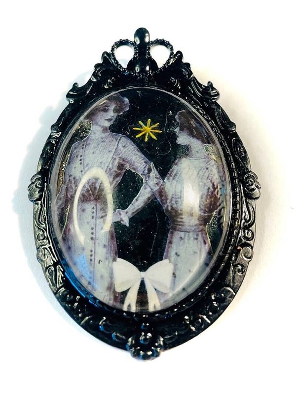 Pendentif Broche Girls in Love