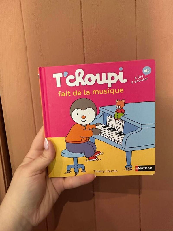 Tchoupi fait de la musique