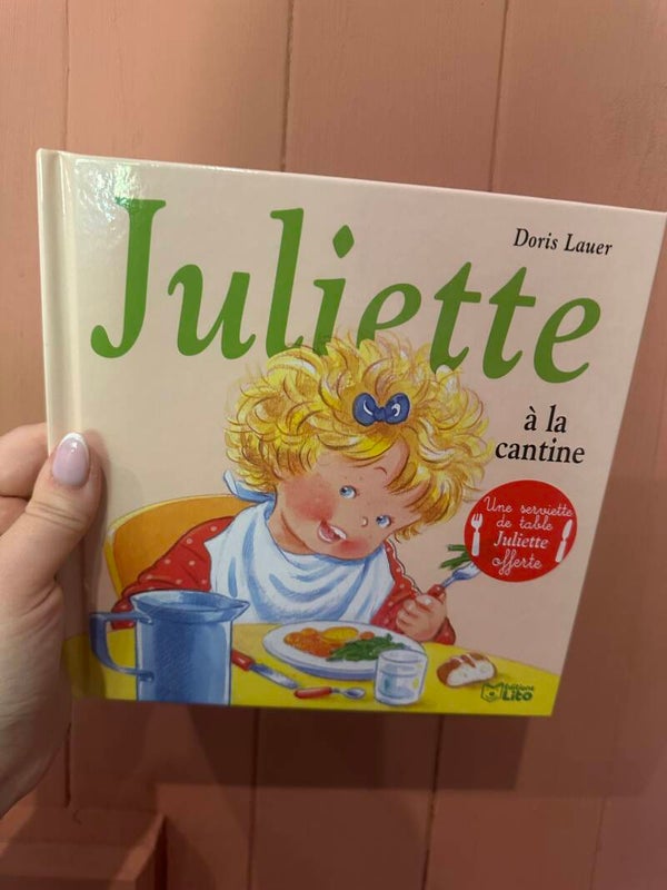 Juliette a la cantine