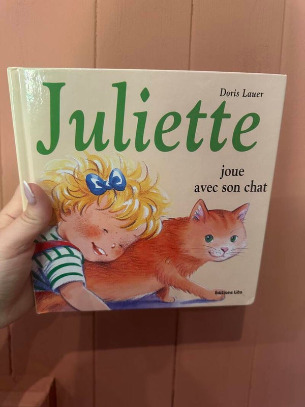 Juliette joue avec son chat 🐈