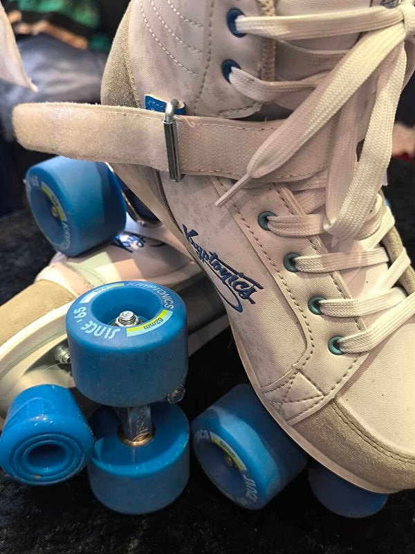 Rollschuhe 80s Like in grau-weiß-blau