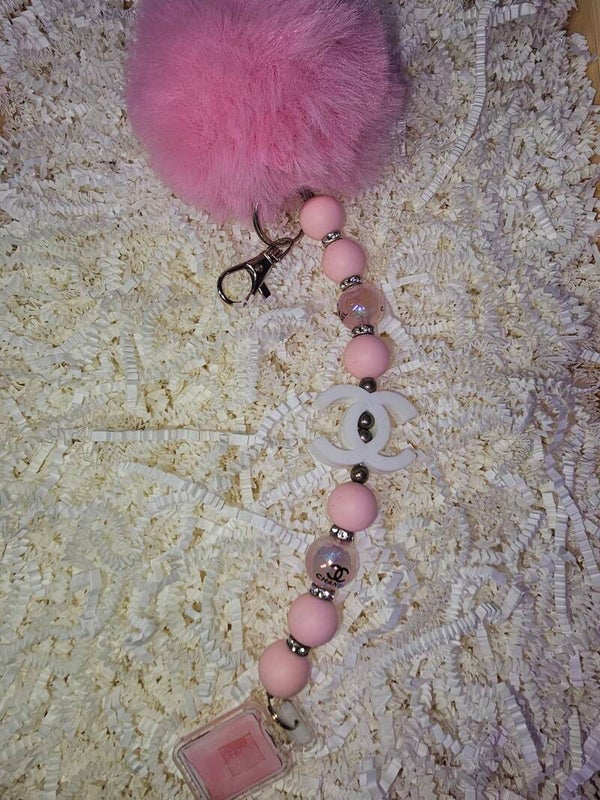 Pink fluff chanel sleutelhanger