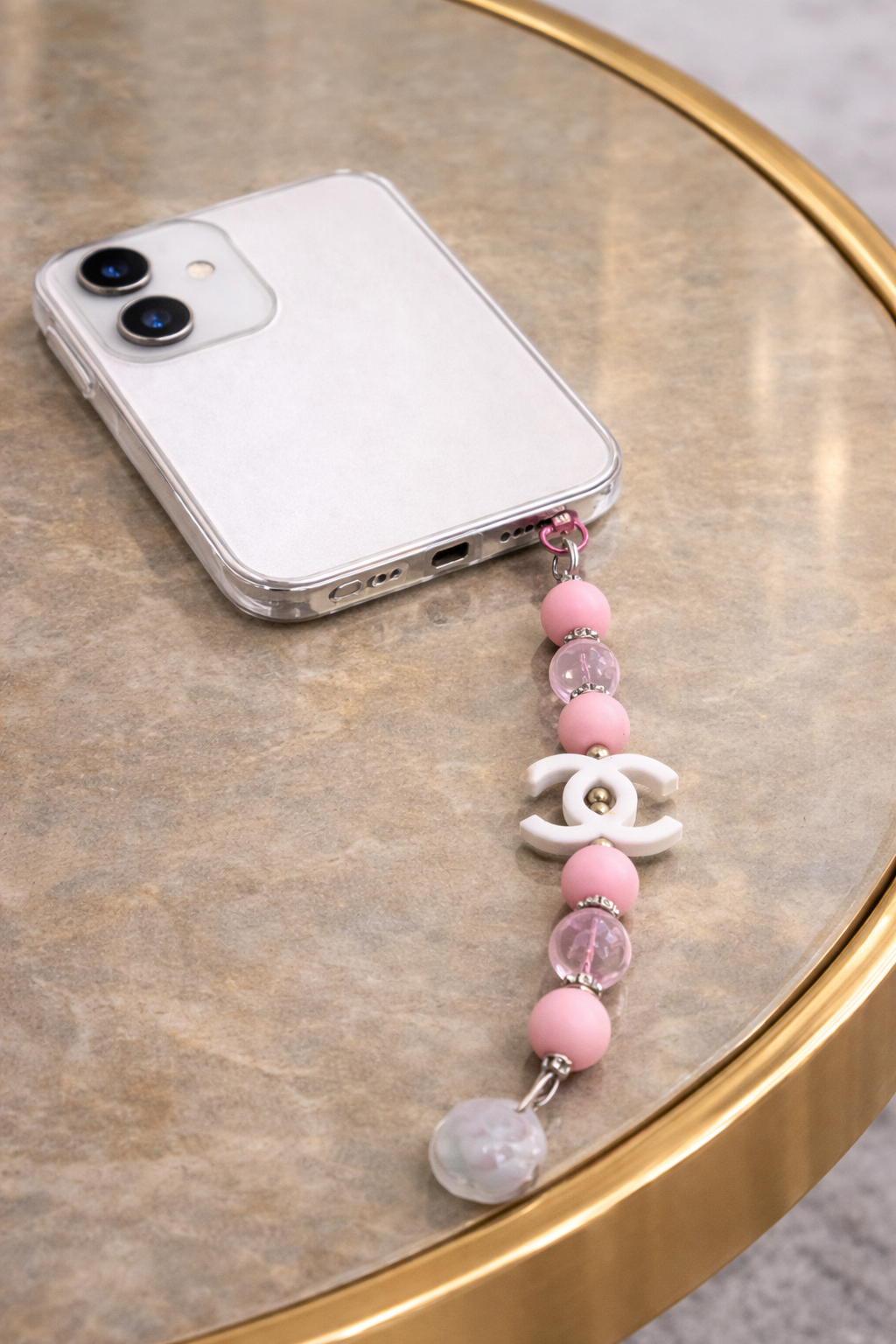 White pink Chanel telefoonhanger