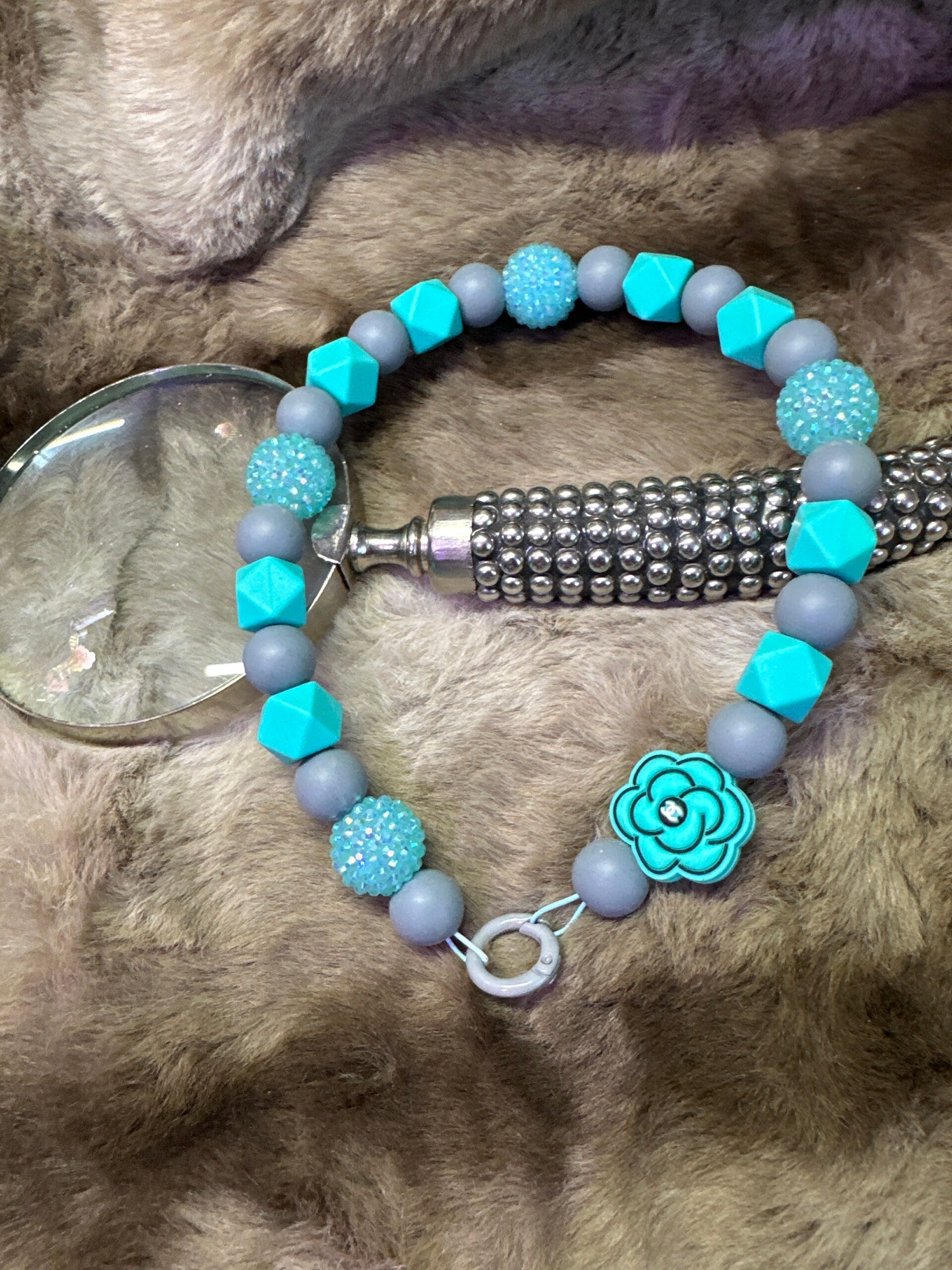 Cc flower ketting