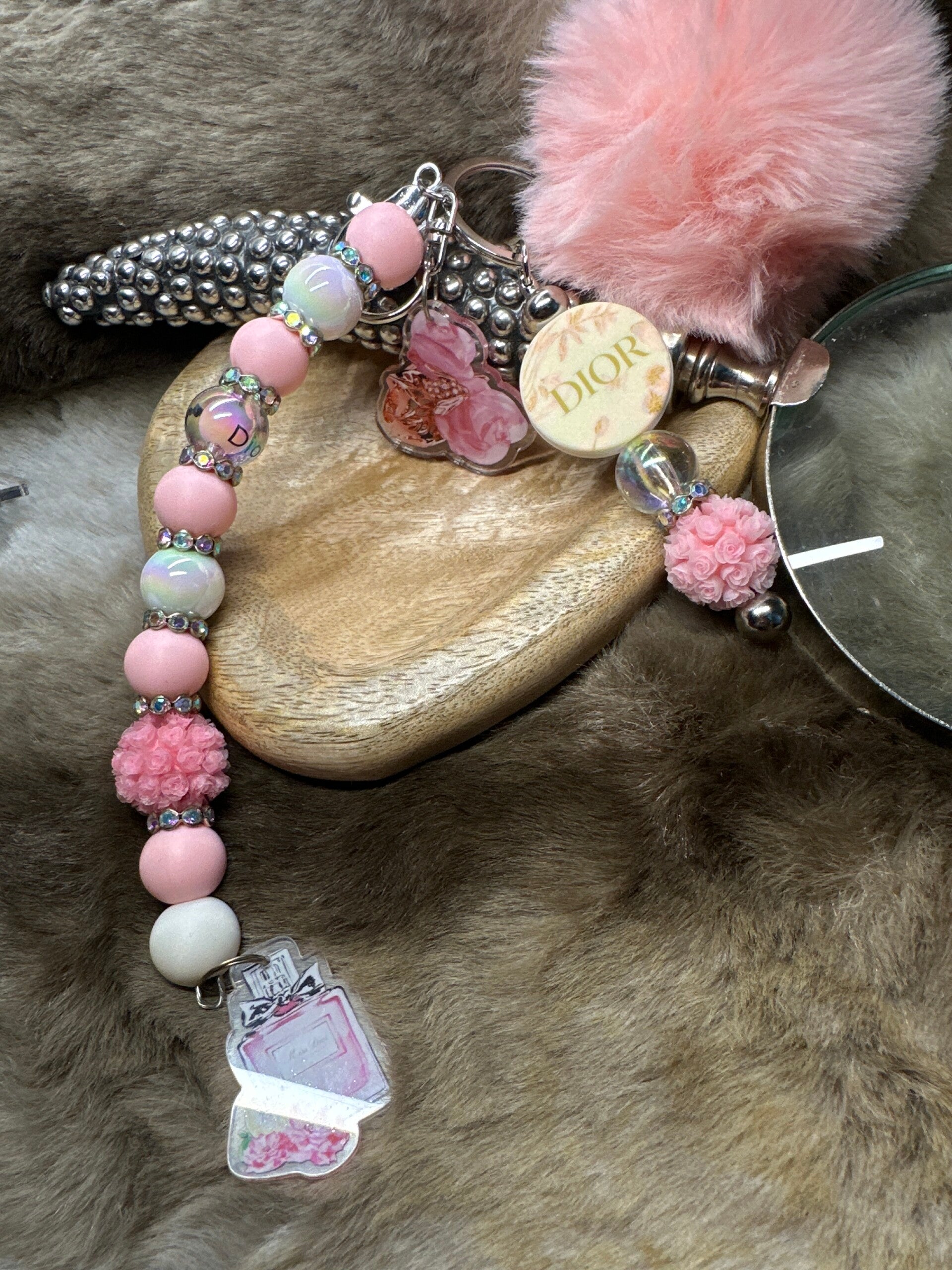 Pink dior fluff sleutelhanger