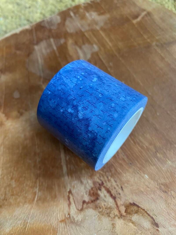 💙 WASHI TAPE – Script Verticaal Donkerblauw (40mm x 10m) ✨