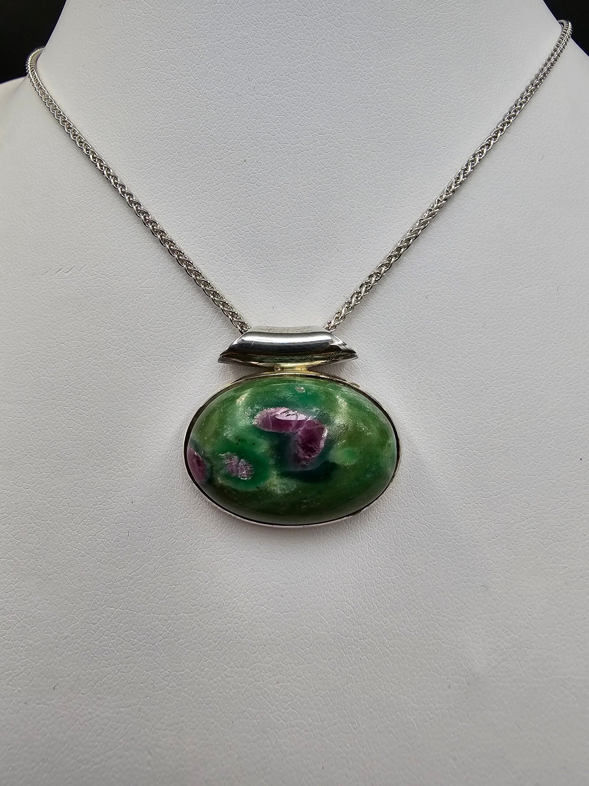 Robijn in Fuchsiet (zh)