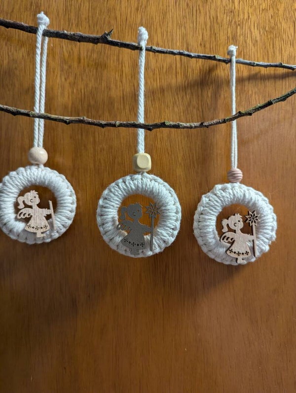 Weihnachtliches Ornament mit kleiner Fee im Set