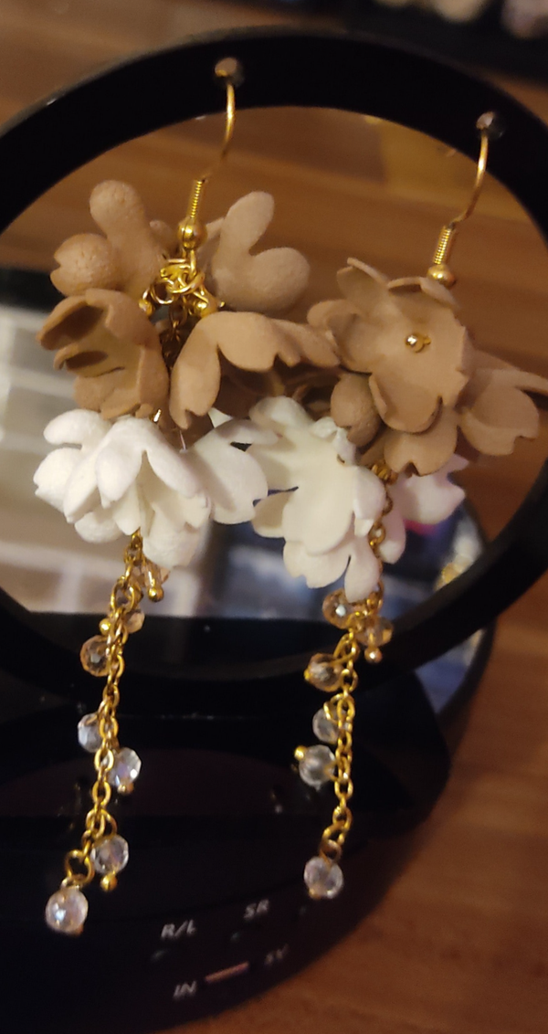 Kolczyki kwiatowe beżowo - kremowe