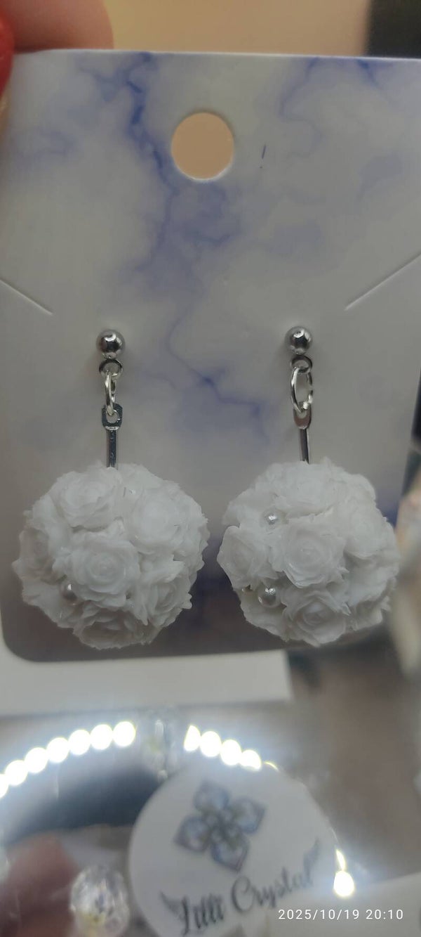 Biała różana kula ( Rafaello )