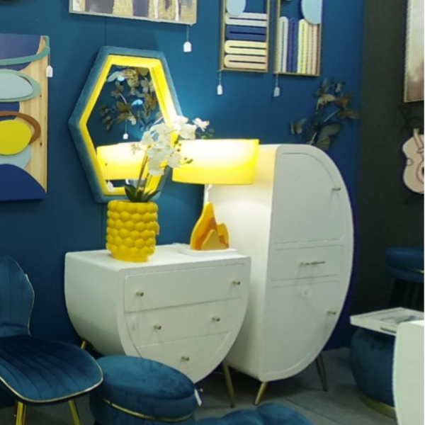 Mobiletto bianco e oro con 2 ante ed 1 cassetto