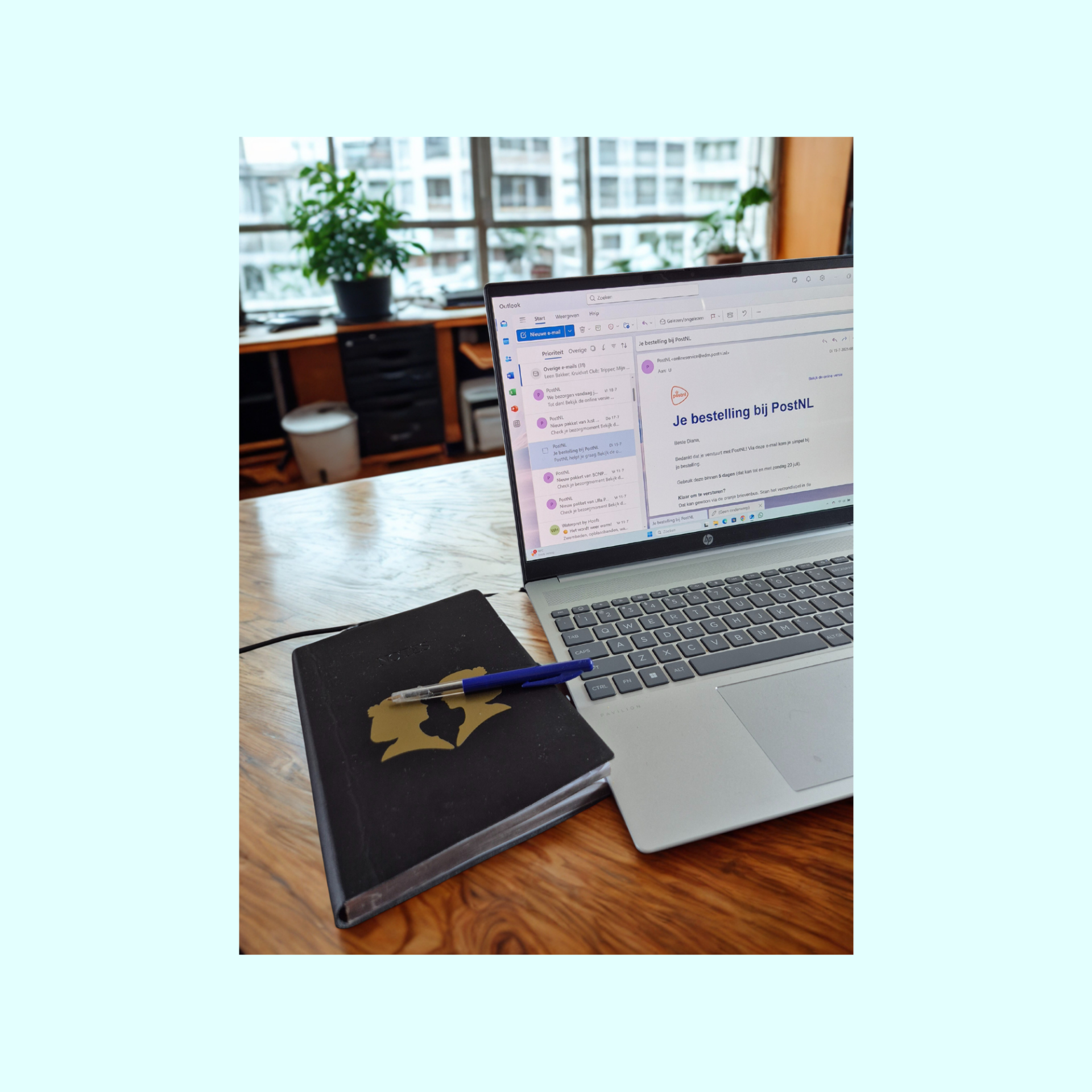 laptop en agendan van taarttoppersenzo