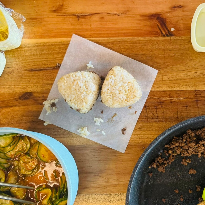 rice-ball-with-korean-beef-and-cucumber-4-standard.jpg