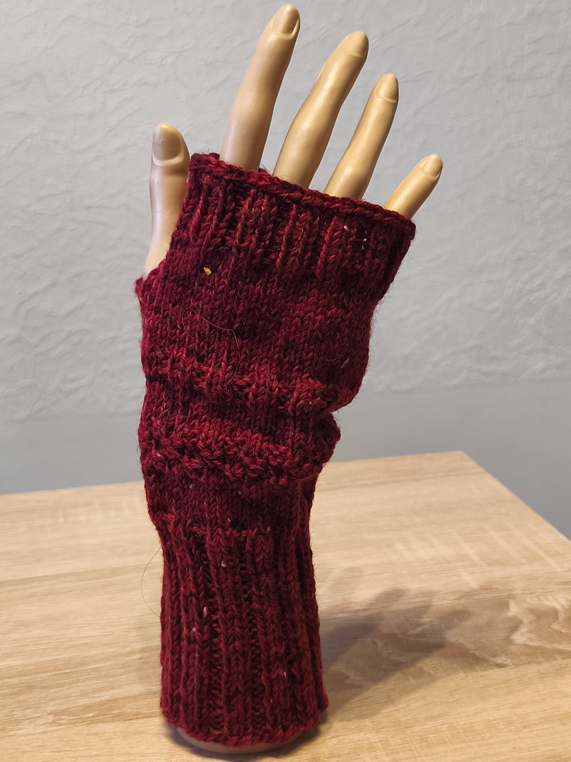 Sockenhexe "liebevoll" selbst gestrickte Handstulpen XL