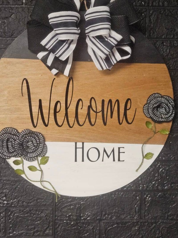 WELCOME SIGN WITH FABRIC FLOWERS
