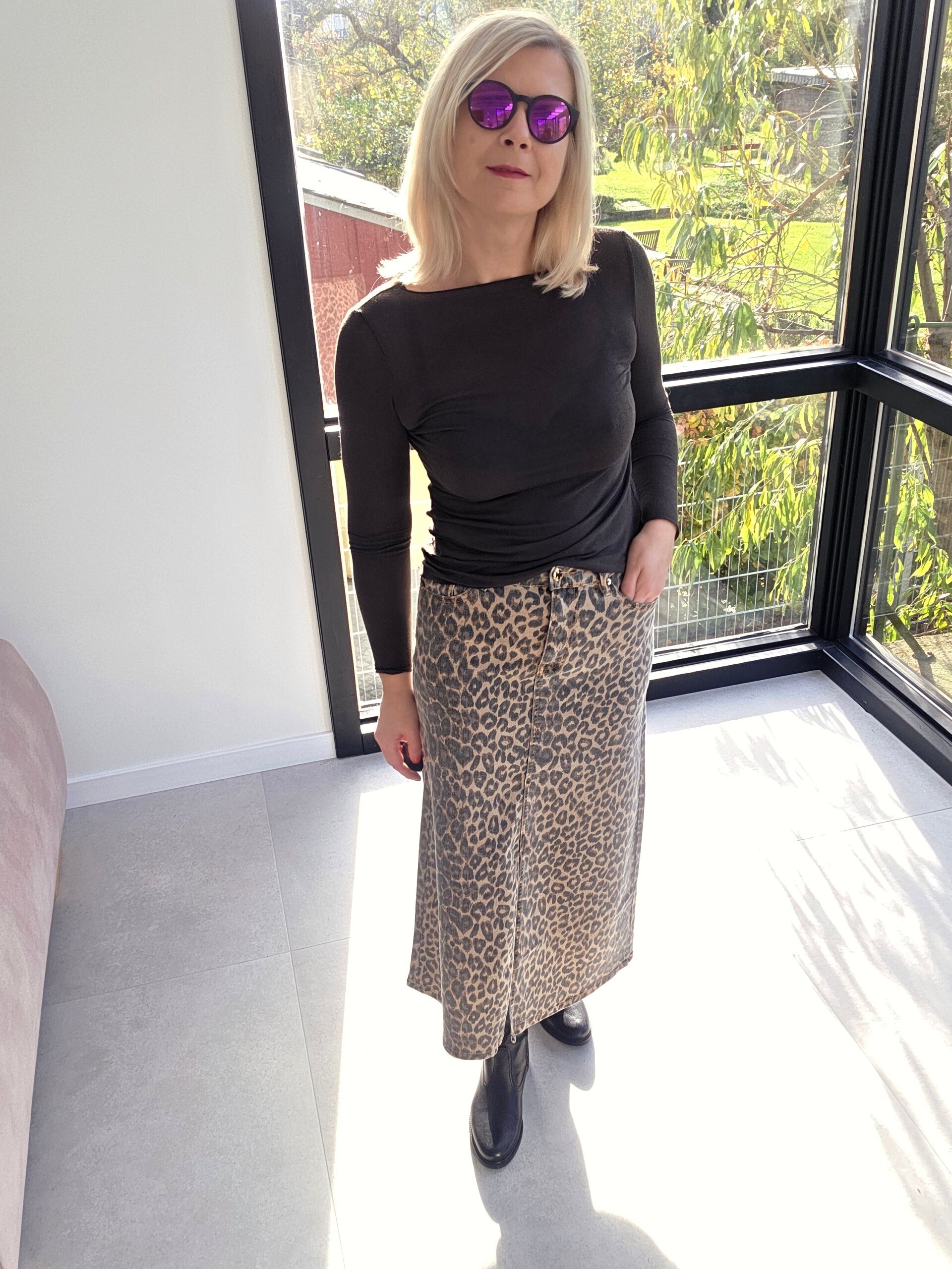 Jeans-Midirock im Leo-Print