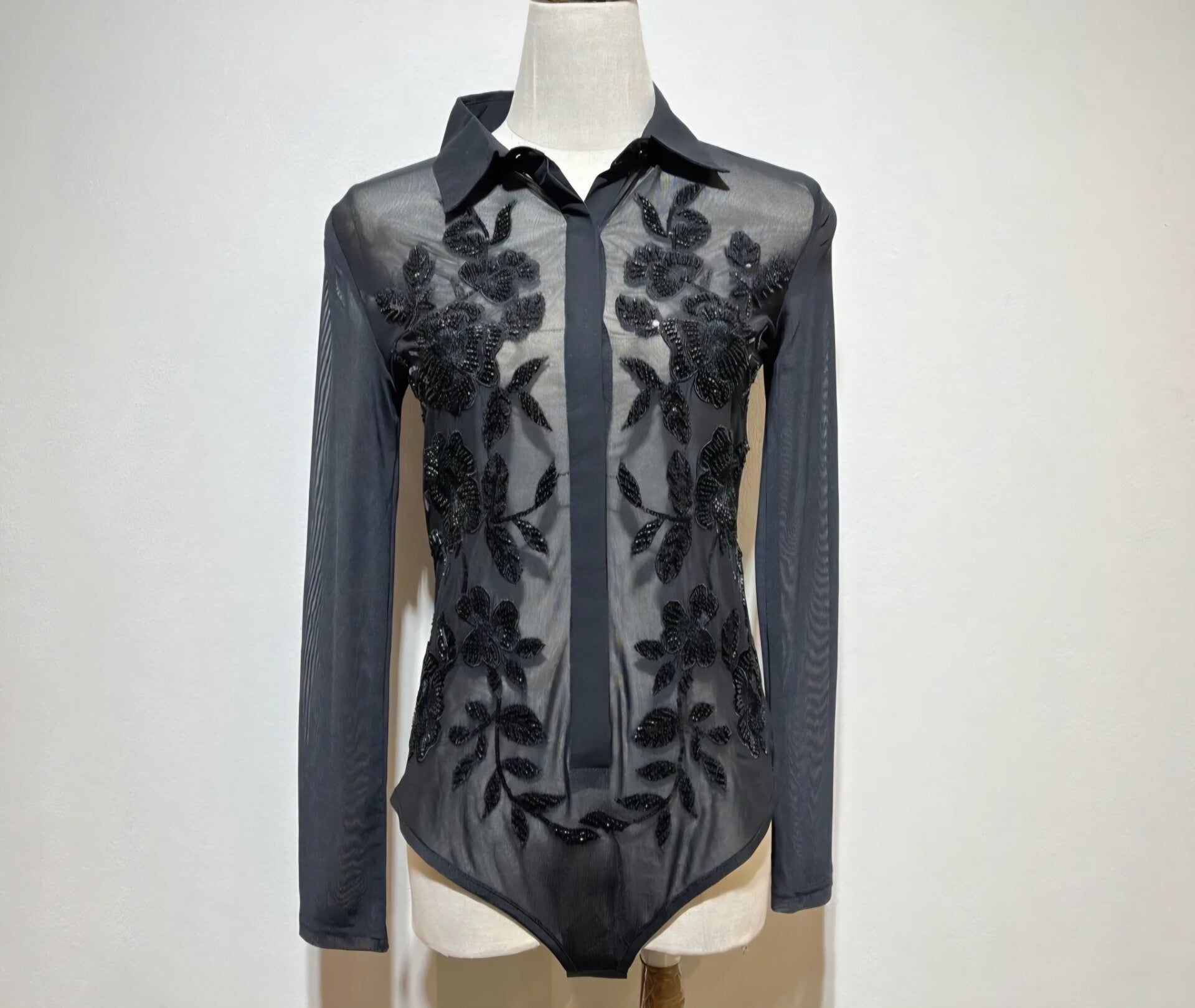Mesh-Body mit Perlenstickerei – Schwarz